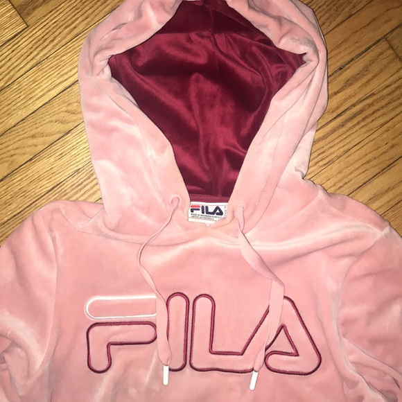 Fila velour pink sweater. Size canadian xs. Filas acroos the chest. Cropped - Picture 3 of 4